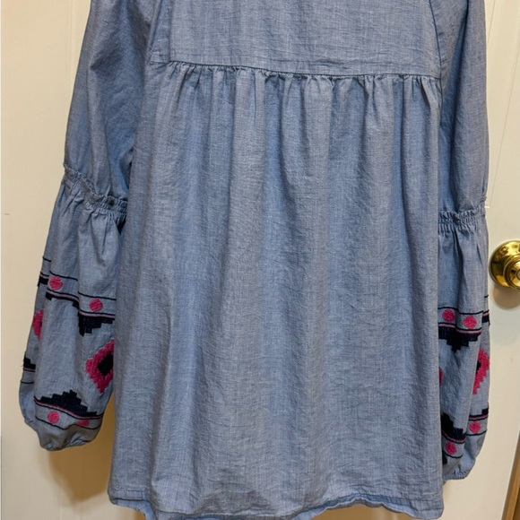 Crown & Ivy Curvy Top Sz 1X VGUC 😊😊 - Picture 2 of 9